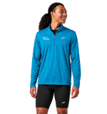 Front view of model wearing the CNO IMM Men's Brooks Dash 1/2 Zip in Heather Cerulean