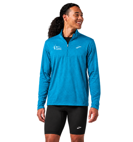 Front view of model wearing the CNO IMM Men's Brooks Dash 1/2 Zip in Heather Cerulean